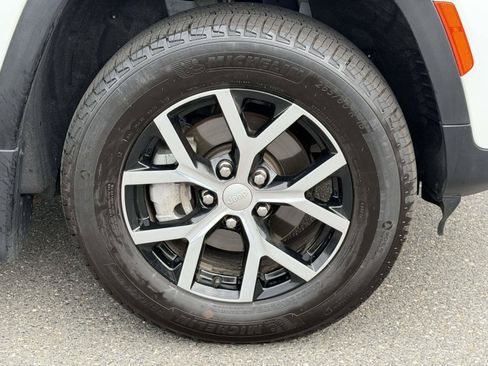 Used 2025 Jeep Grand Cherokee Limited w/ MOPAR Finishing Package AWD/4WD image 6