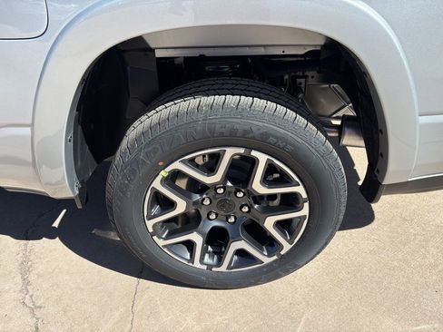 New 2026 RAM 1500 Laramie AWD/4WD image 10