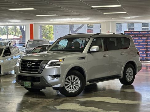 Used 2021 Nissan Armada SV image 5