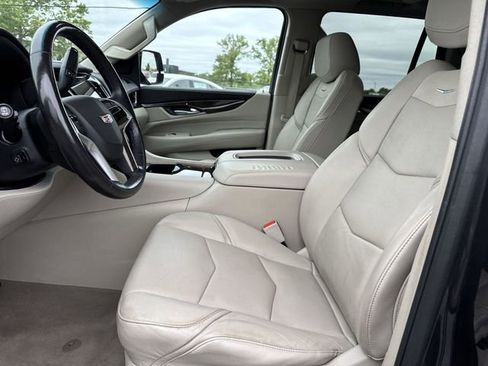 Used 2018 Cadillac Escalade Premium Luxury AWD/4WD image 19