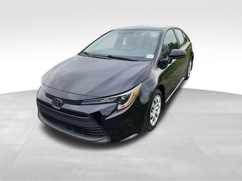 Used 2025 Toyota Corolla LE image 1