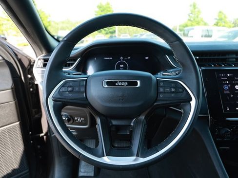 Used 2024 Jeep Grand Cherokee Altitude AWD/4WD image 11
