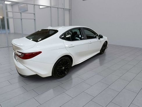 Certified 2025 Toyota Camry SE w/ Convenience Package image 8