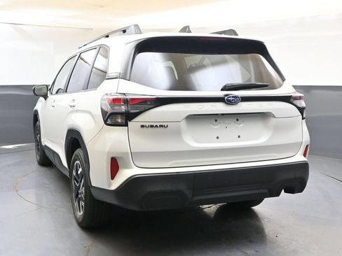 Used 2025 Subaru Forester Premium AWD/4WD image 4