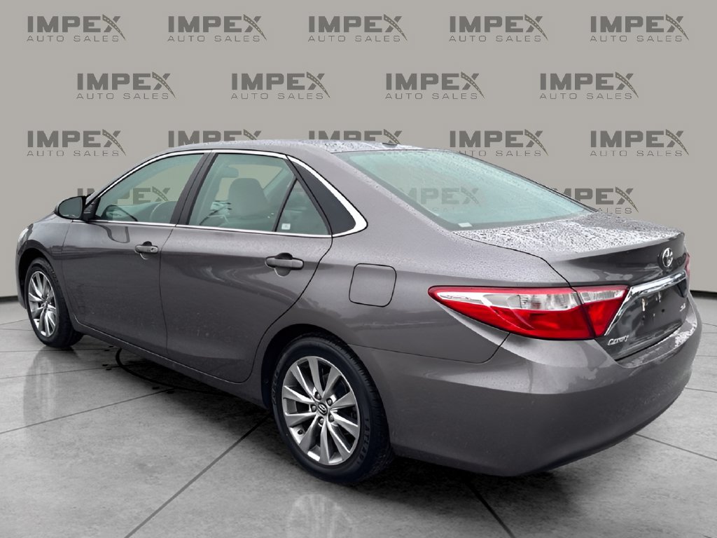 Used 2017 Toyota Camry XLE w/ Moonroof Package FWD image 3