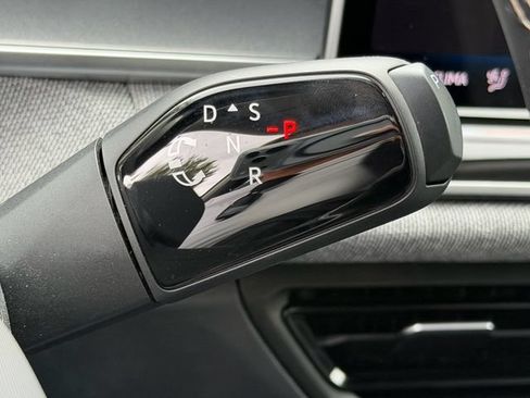 Certified 2025 Volkswagen Tiguan S FWD image 21