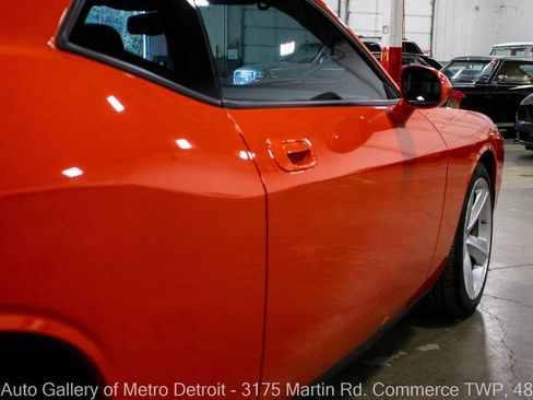 Used 2009 Dodge Challenger SRT8 w/ SRT Option Group II RWD image 23