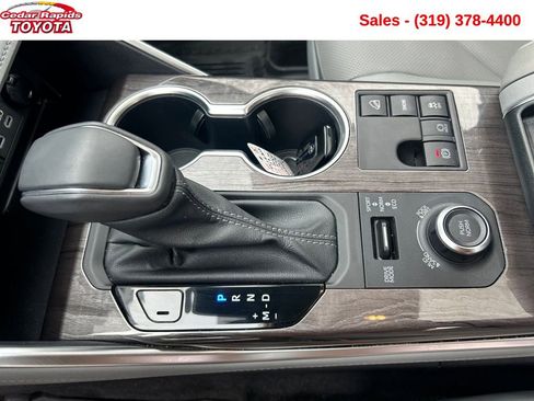 Used 2023 Toyota Highlander Limited image 26