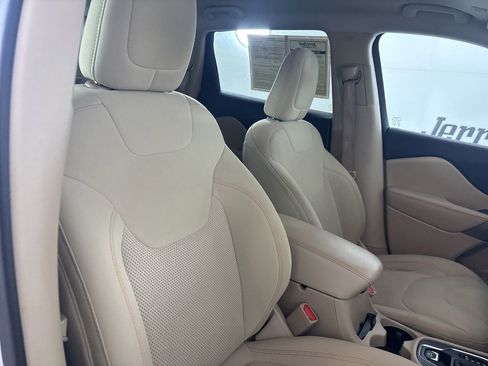 Used 2020 Jeep Cherokee Latitude FWD image 29