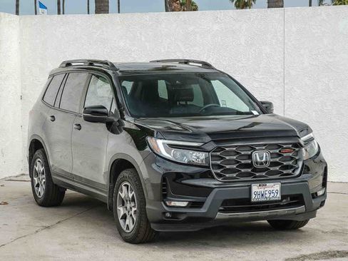 Used 2023 Honda Passport TrailSport image 3