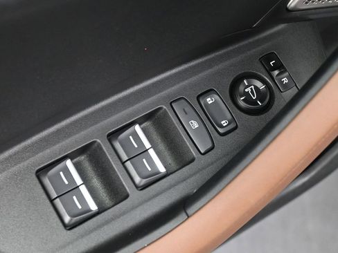 Used 2023 Acura TLX w/ Technology Package image 4