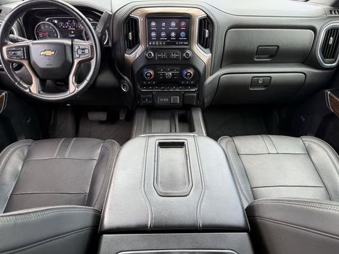 Used 2020 Chevrolet Silverado 1500 High Country w/ Technology Package AWD/4WD image 8
