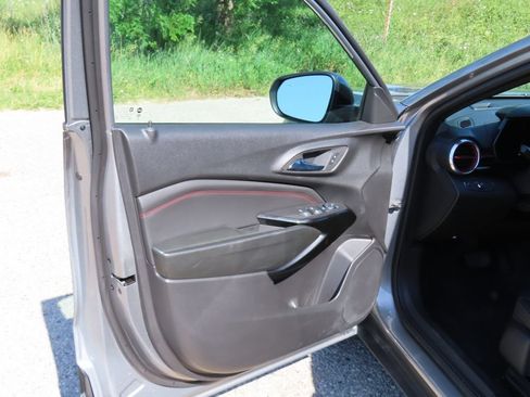 Certified 2024 Chevrolet Trax RS w/ Sunroof Package FWD image 24