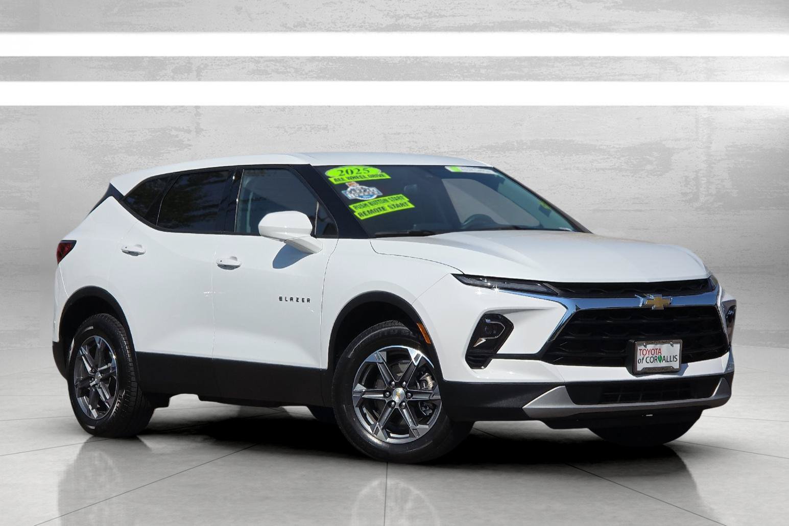 Used 2025 Chevrolet Blazer LT AWD/4WD image 2