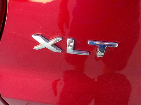 Used 2017 Ford Explorer XLT w/ Equipment Group 202A AWD/4WD image 40