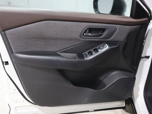 Used 2023 Nissan Rogue S image 13