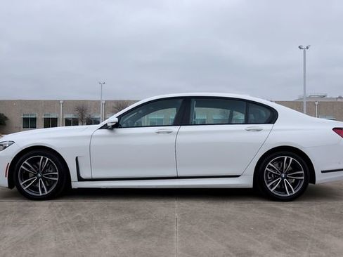 Used 2021 BMW 740i w/ M Sport Package image 4