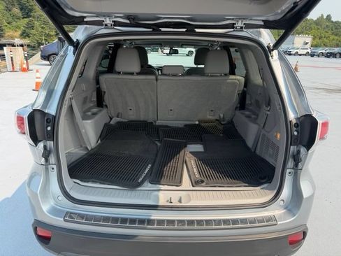 Used 2015 Toyota Highlander XLE AWD/4WD image 9