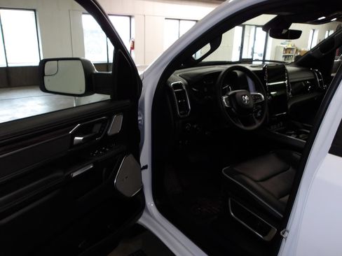 Used 2025 RAM 1500 Laramie AWD/4WD image 8