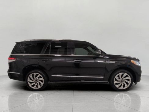 Used 2023 Lincoln Navigator Reserve AWD/4WD image 11