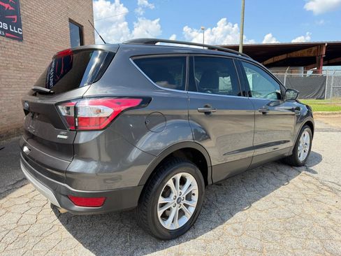 Used 2017 Ford Escape SE w/ Equipment Group 201A FWD image 8