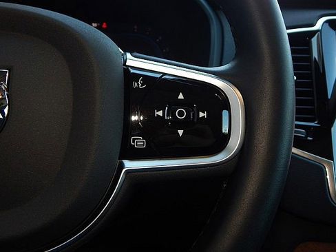 Certified 2025 Volvo XC90 B6 Plus image 29