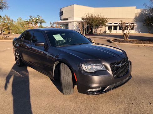 Used 2020 Chrysler 300 S image 4