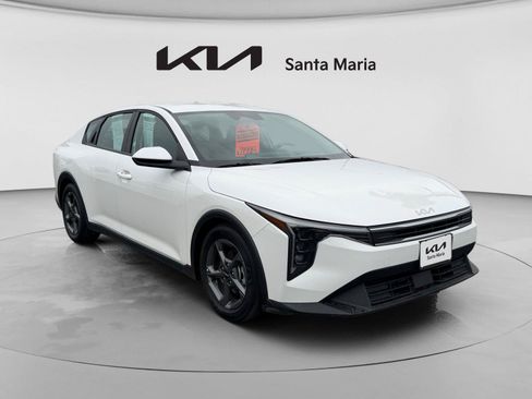 Certified 2025 Kia K4 FWD image 1