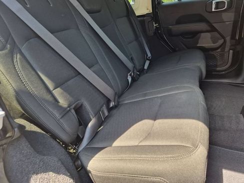 Used 2019 Jeep Wrangler Unlimited Sahara AWD/4WD image 29