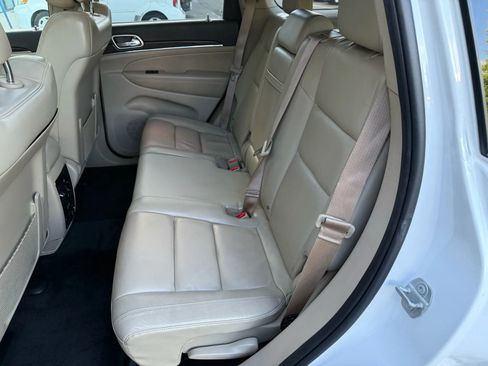 Used 2018 Jeep Grand Cherokee Limited image 26