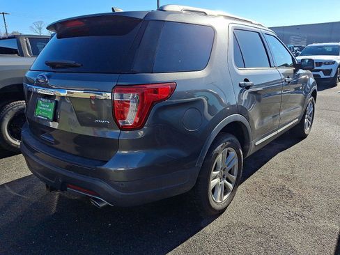 Used 2018 Ford Explorer XLT image 7