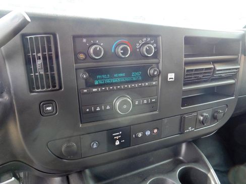 Used 2018 Chevrolet Express 2500 w/ Driver Convenience Package RWD image 18