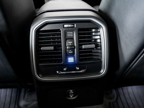 Certified 2026 Porsche Macan AWD/4WD image 26