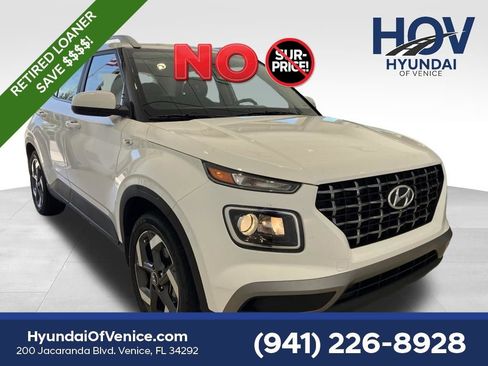 Used 2026 Hyundai Venue SEL FWD image 1
