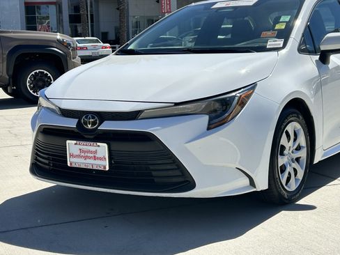 Certified 2025 Toyota Corolla LE FWD image 6