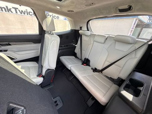 Used 2022 Kia Telluride SX w/ SX Prestige Package AWD/4WD image 11