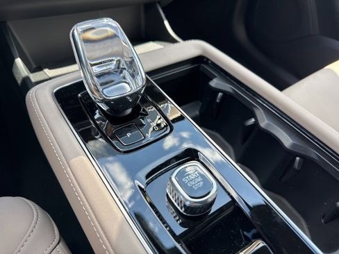 New 2026 Volvo XC90 B6 Plus w/ Protection Package Premier image 18