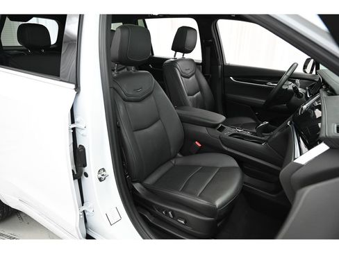 Used 2025 Cadillac XT6 Premium Luxury image 16