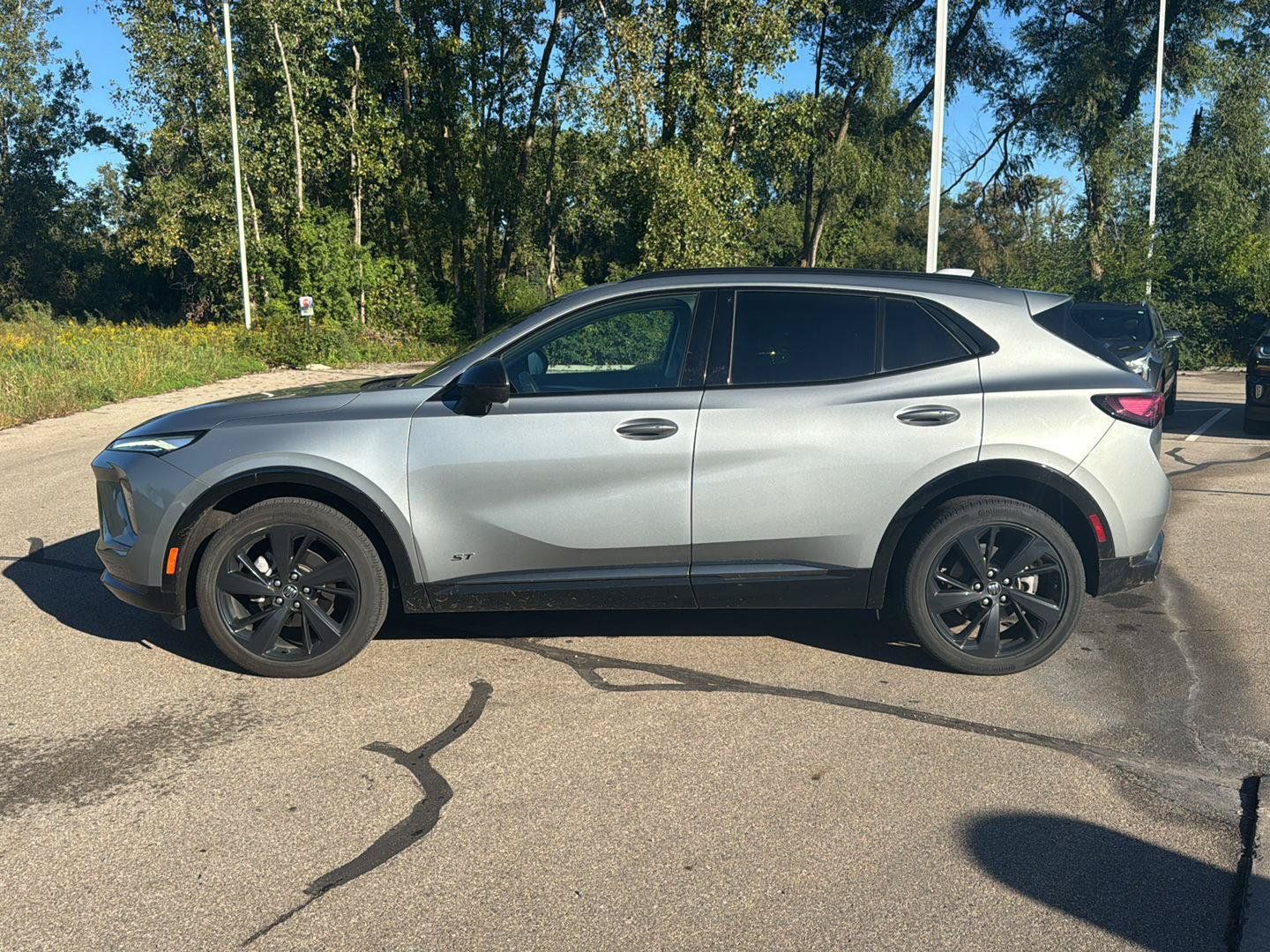 Used 2024 Buick Envision Sport Touring AWD/4WD image 2