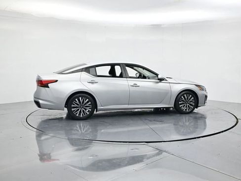 Used 2023 Nissan Altima 2.5 SV image 2