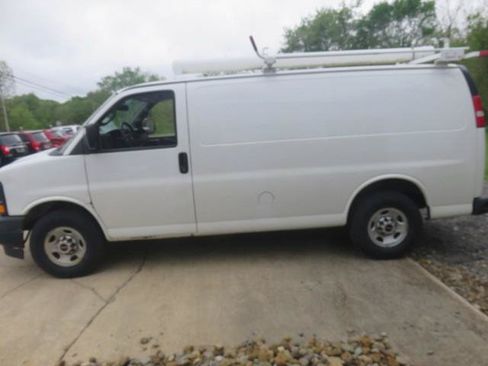 Used 2017 GMC Savana 3500 RWD image 5