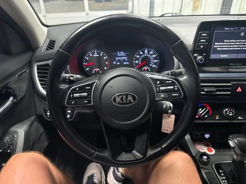 Used 2021 Kia Seltos S FWD image 9