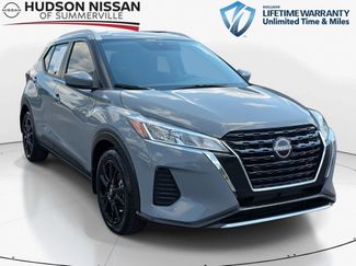 Used 2022 Nissan Kicks SV image 1