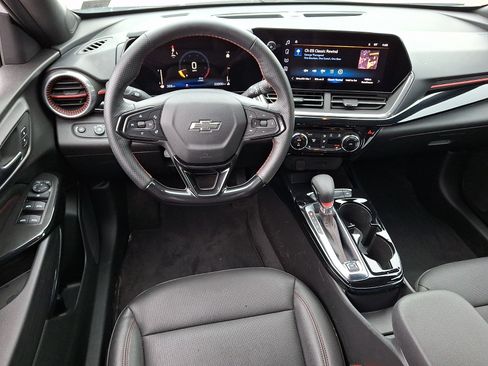 Used 2025 Chevrolet Trax RS w/ Driver Confidence Package FWD image 11
