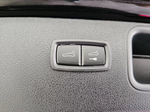 Certified 2026 Porsche Macan AWD/4WD image 31