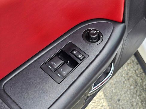 Used 2014 Dodge Challenger R/T image 23