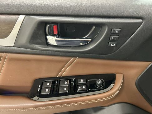 Used 2018 Subaru Outback 3.6R Touring AWD/4WD image 11