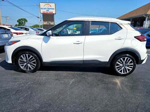 Used 2021 Nissan Kicks SV image 3