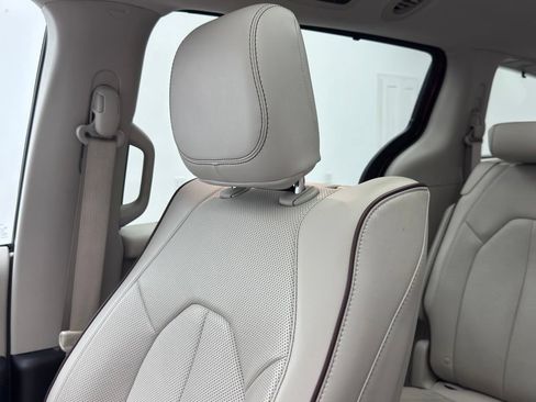 Used 2017 Chrysler Pacifica Limited FWD image 54