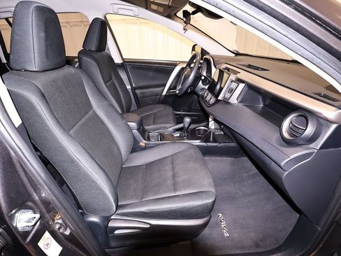 Used 2018 Toyota RAV4 LE w/ Carpet Mat Package AWD/4WD image 19